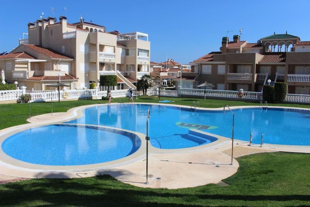 Apartament Z Duzym Tarasem Na Pieknym Osiedlu Oriola  Exterior foto