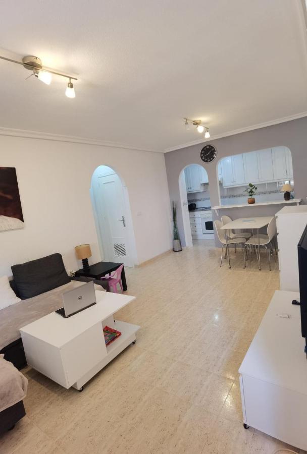 Apartament Z Duzym Tarasem Na Pieknym Osiedlu Oriola  Exterior foto
