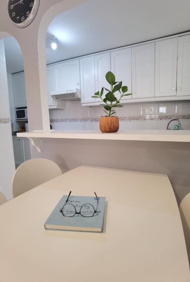 Apartament Z Duzym Tarasem Na Pieknym Osiedlu Oriola  Exterior foto