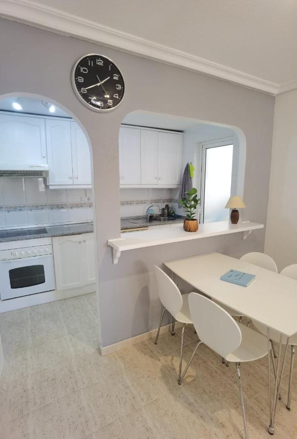 Apartament Z Duzym Tarasem Na Pieknym Osiedlu Oriola  Exterior foto