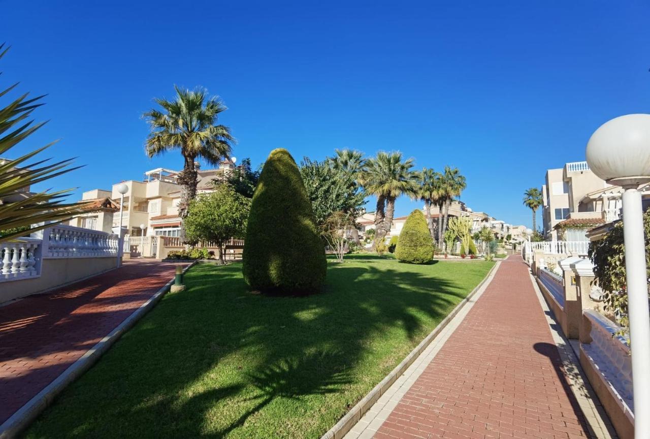 Apartament Z Duzym Tarasem Na Pieknym Osiedlu Oriola  Exterior foto
